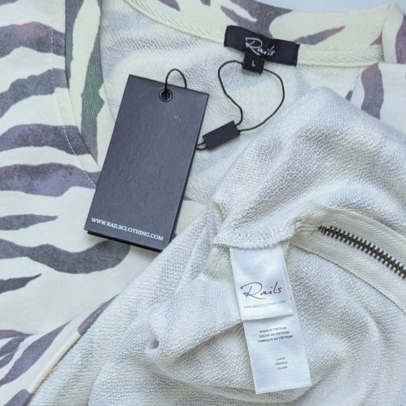 Rails Marlo Sweatshirt Tiger Print Side Zippers Cotton Poly Ivory Gradiant L NWT - Picture 14 of 16